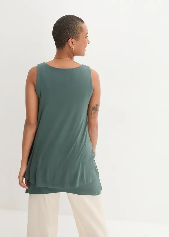 Doppellagiges Long-Top aus Viskose-Mix in grün von hinten (im Anschnitt) - bonprix