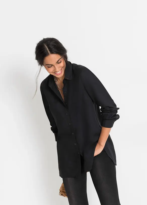 Hemdbluse aus fließender Viskose in schwarz von vorne (im Anschnitt) - bonprix
