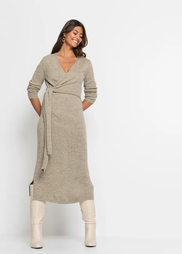 Midi-Strickkleid in beige von vorne (Totalaufnahme) - bonprix Midi-Strickkleid in beige von vorne (Totalaufnahme) - bonprix
