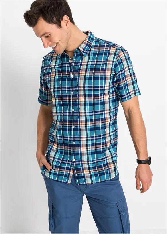 Kurzarmhemd aus Baumwolle in Regular Fit in blau von vorne (im Anschnitt) - bonprix