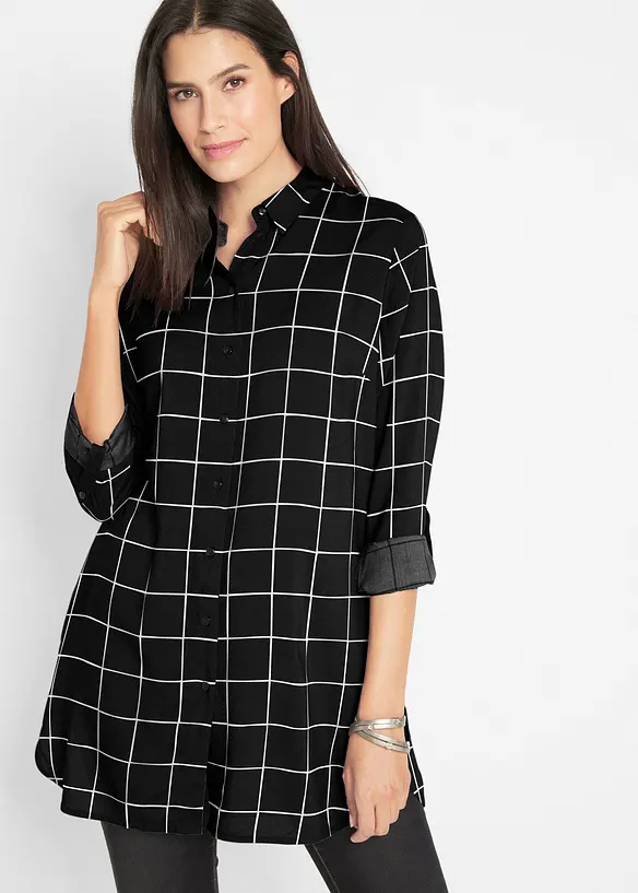 Karierte Longbluse mit Taschen in schwarz von vorne (im Anschnitt) - bonprix