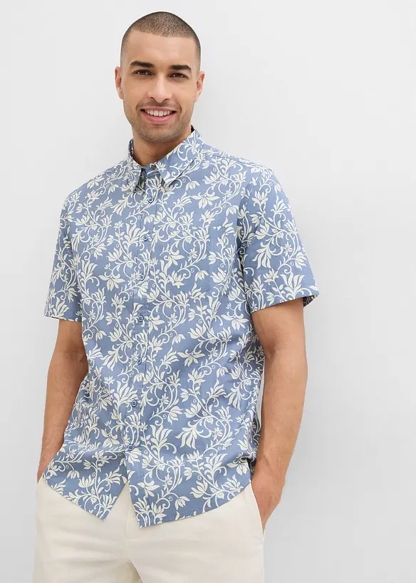 Kurzarmhemd aus Bio-Baumwolle in Regular Fit in blau von vorne (im Anschnitt) - bonprix