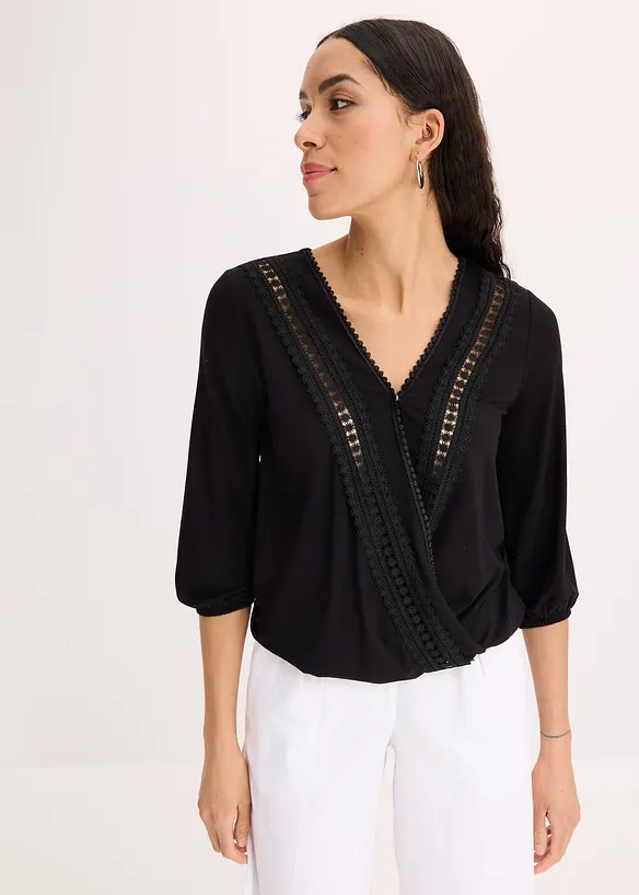 3/4-Arm Shirt mit Spitze in Wickeloptik in schwarz von vorne (im Anschnitt) - bonprix