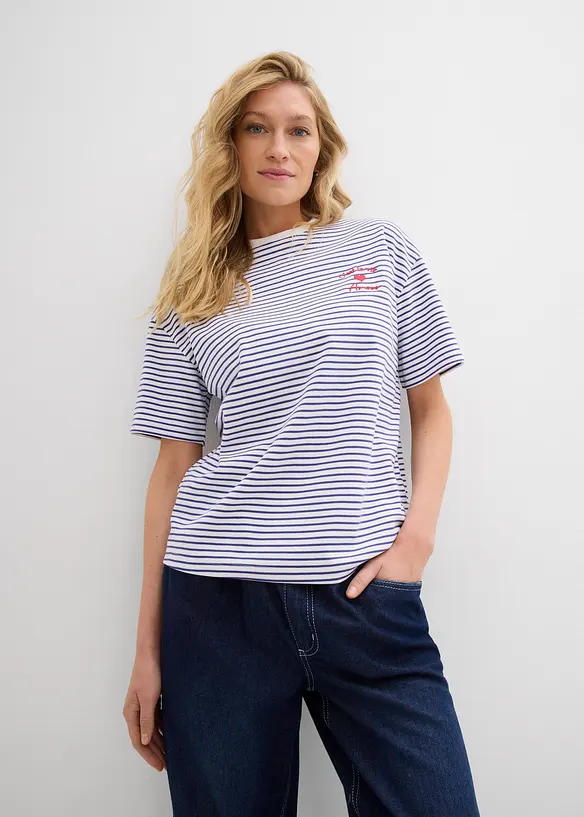 Gestreiftes T-Shirt mit Stickerei in blau von vorne (im Anschnitt) - bonprix Gestreiftes T-Shirt mit Stickerei in blau von vorne (im Anschnitt) - bonprix