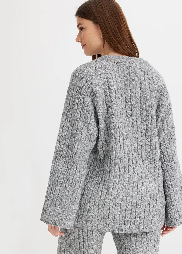 Oversize-Pullover mit Zopfmuster in grau von hinten (im Anschnitt) - bonprix