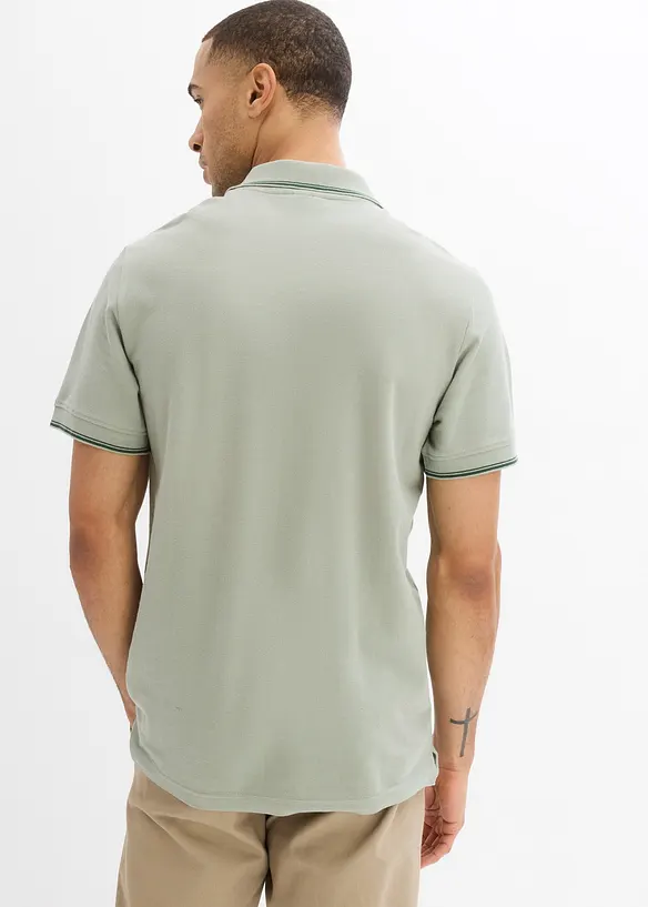 Piqué-Poloshirt mit Reißverschluss aus reiner Baumwolle in grün von hinten (im Anschnitt) - bonprix