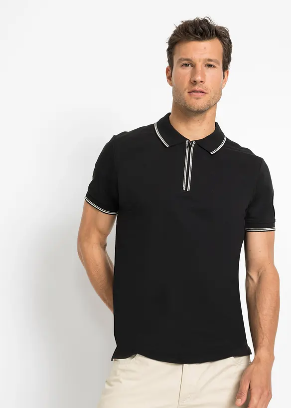 Piqué-Poloshirt mit Reißverschluss aus reiner Baumwolle in schwarz von vorne (im Anschnitt) - bonprix