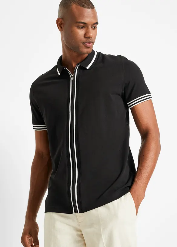 Piqué-Poloshirt mit Reißverschluss aus reiner Baumwolle in schwarz von vorne (im Anschnitt) - bonprix