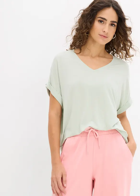 Shirt aus fließendem Viskose-Mix in grün von vorne (im Anschnitt) - bonprix Shirt aus fließendem Viskose-Mix in grün von vorne (im Anschnitt) - bonprix
