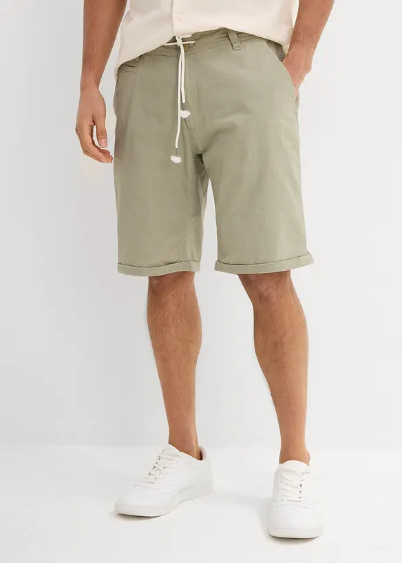 Regular Fit Bermuda aus luftigem Leinen-Mix in grün von vorne - bonprix