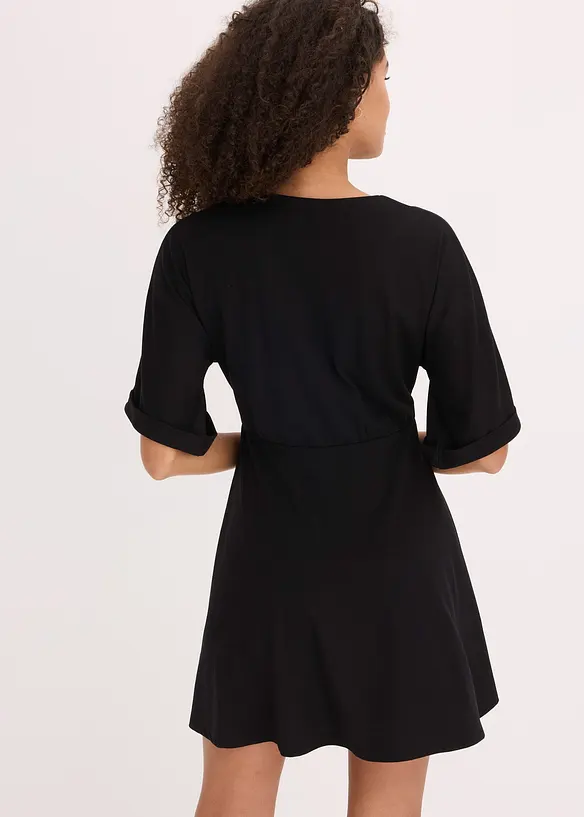Tailliertes Minikleid in schwarz von hinten (Totalaufnahme) - bonprix