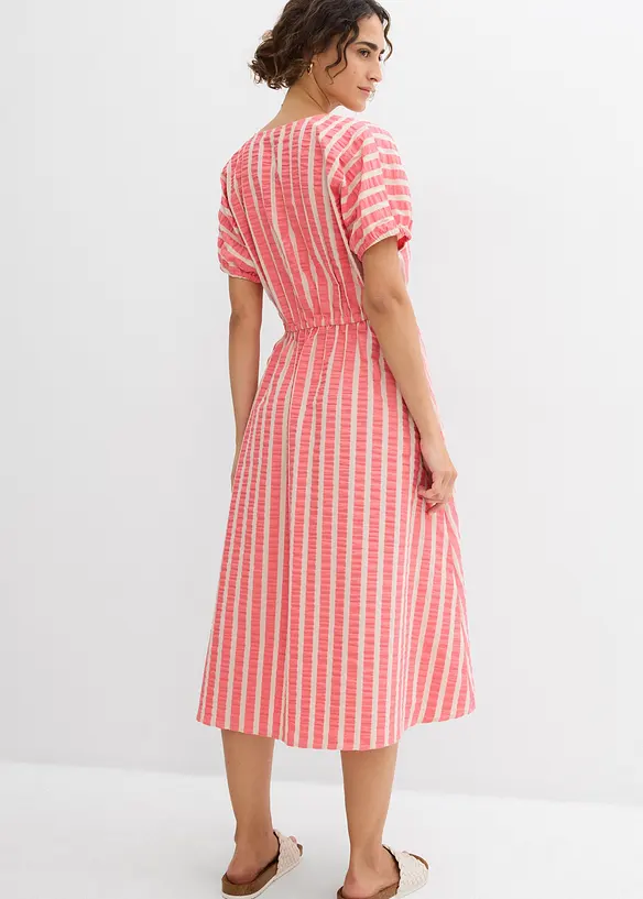 Seersucker-Midikleid aus reiner Baumwolle in pink von hinten (Totalaufnahme) - bonprix Seersucker-Midikleid aus reiner Baumwolle in pink von hinten (Totalaufnahme) - bonprix