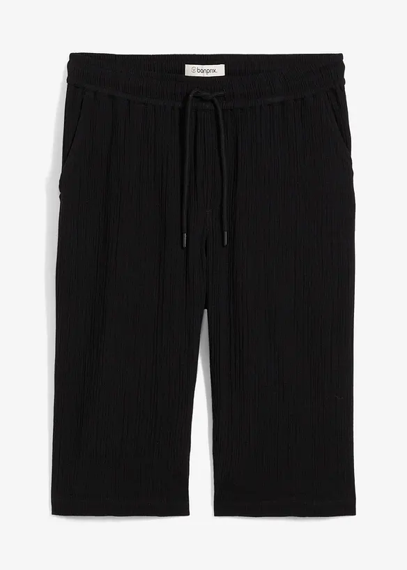 Loose Fit Long-Bermuda aus luftigem Musselin in schwarz von vorne - bonprix