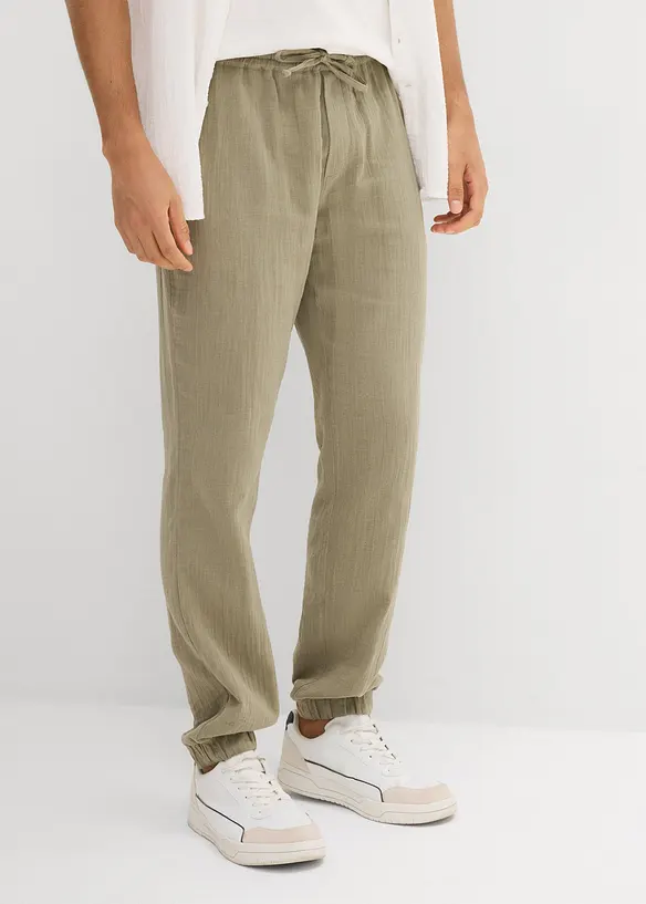 Regular Fit Schlupfhose aus weichem Musselin, Tapered in grau von vorne - bonprix