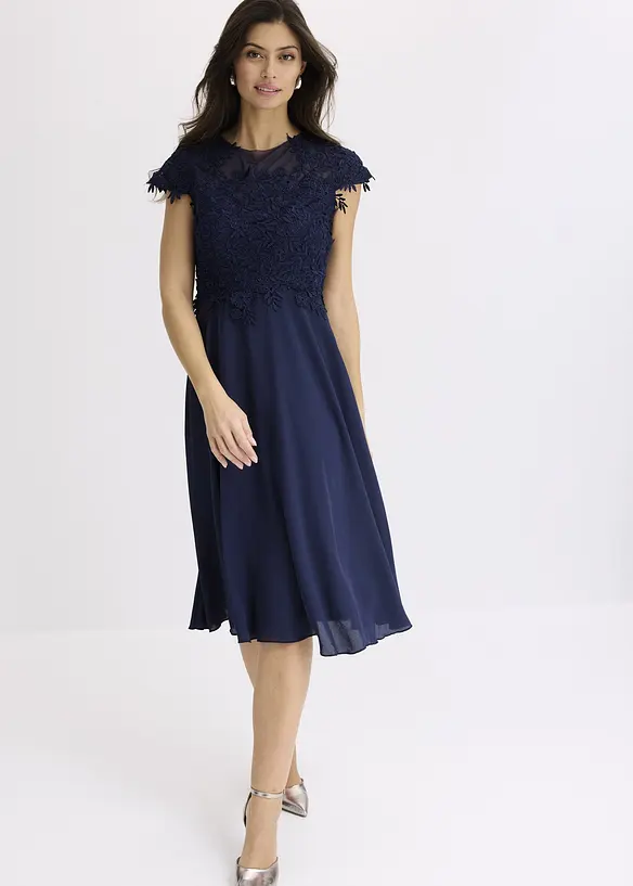 Midikleid aus zartem Tüll mit Spitze in blau von vorne (Totalaufnahme) - bonprix Midikleid aus zartem Tüll mit Spitze in blau von vorne (Totalaufnahme) - bonprix