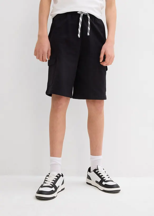 Sweat-Bermuda mit Cargotaschen aus reiner Bio-Baumwolle in schwarz von vorne - bonprix