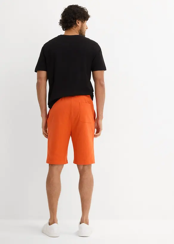 T-Shirt und Sweatbermuda (2-tlg.Set) in schwarz von hinten (Totalaufnahme) - bonprix