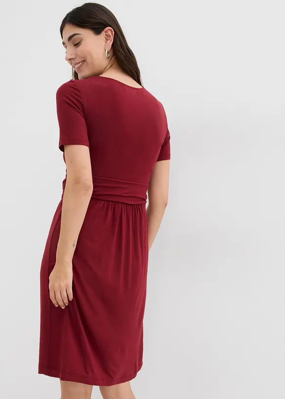 2-in-1 Umstandskleid mit diskreter Stillfunktion aus Viskose in rot von hinten (Totalaufnahme) - bonprix