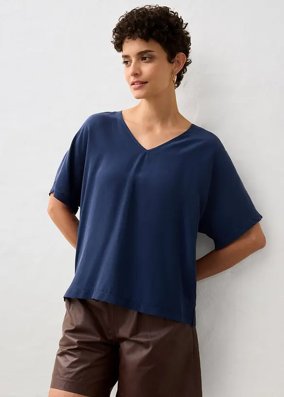 Shirt mit Seidenanteil und Webeinsatz in blau von vorne (im Anschnitt) - bonprix