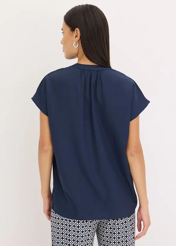 Kurzarmbluse mit verdeckter Knopfleiste in blau von hinten (im Anschnitt) - bonprix