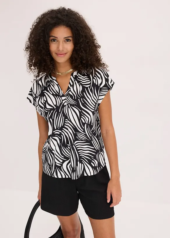 Henleyshirt aus softem Viskose-Mix in schwarz von vorne (im Anschnitt) - bonprix