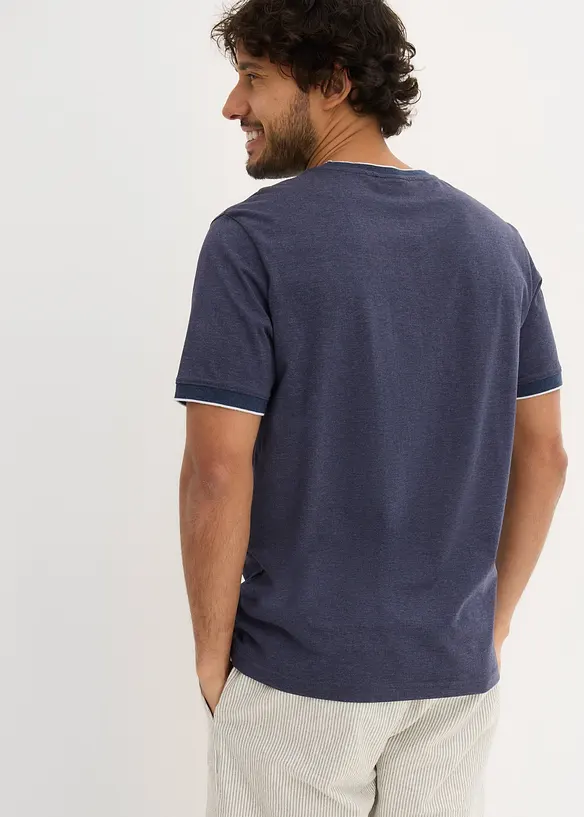 T-Shirt in Doppeloptik in Regular Fit in blau von hinten (im Anschnitt) - bonprix