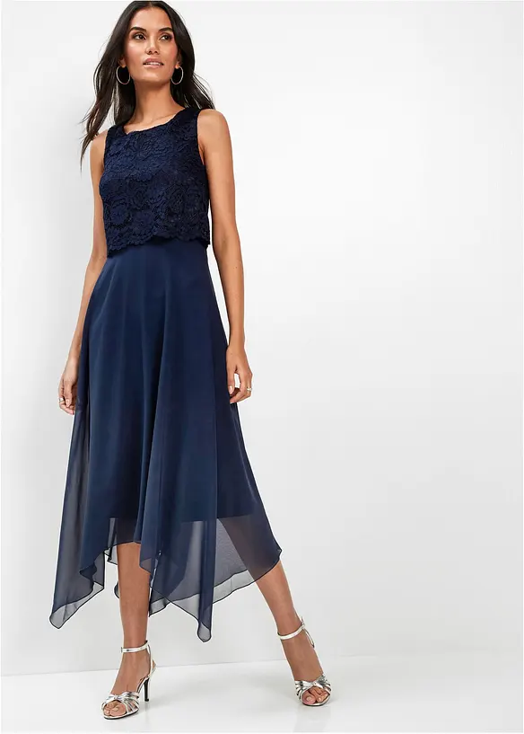 Premium Chiffonkleid mit Spitze in blau von vorne (Totalaufnahme) - bonprix