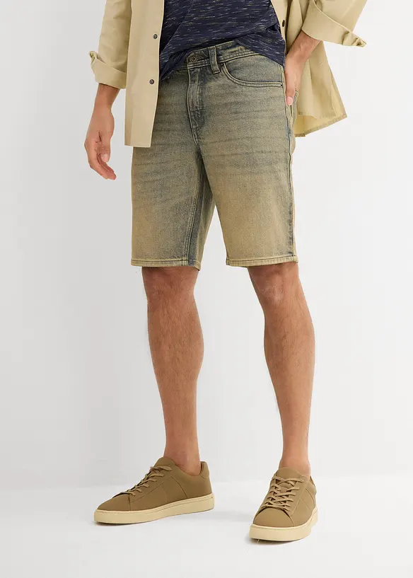 Dirty Washed Stretch-Jeans-Bermuda, Regular Fit in blau von vorne - bonprix