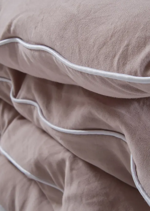 Cotton Touch Bettdecke leicht in beige (Detailaufnahme) - bonprix Cotton Touch Bettdecke leicht in beige (Detailaufnahme) - bonprix