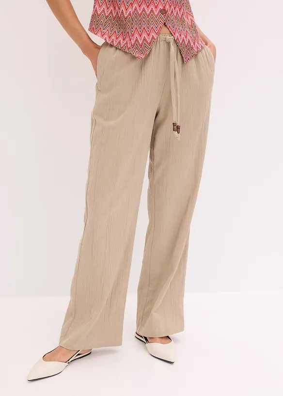Schlupfhose aus strukturiertem Crinkle in beige von vorne - bonprix