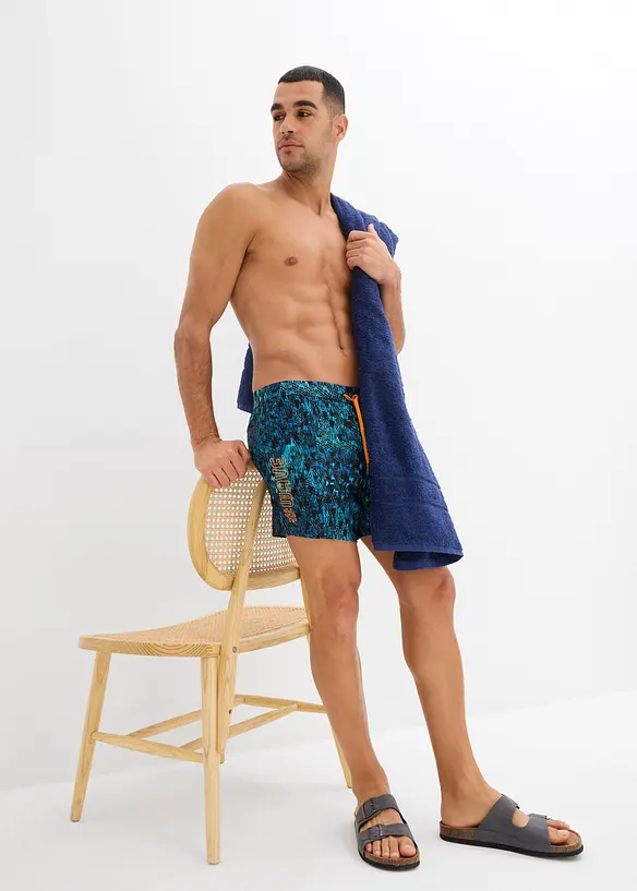 Badeshorts aus elastischem Material in schwarz von vorne (Totalaufnahme) - bonprix
