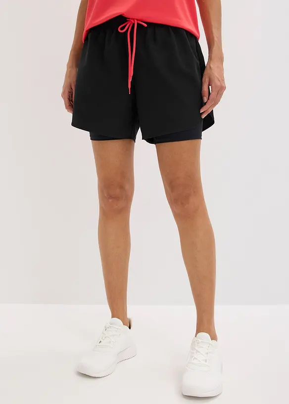 Ultraleichte Sport-Shorts mit integrierter Radlerhose 2-in-1 in schwarz von vorne - bonprix Ultraleichte Sport-Shorts mit integrierter Radlerhose 2-in-1 in schwarz von vorne - bonprix