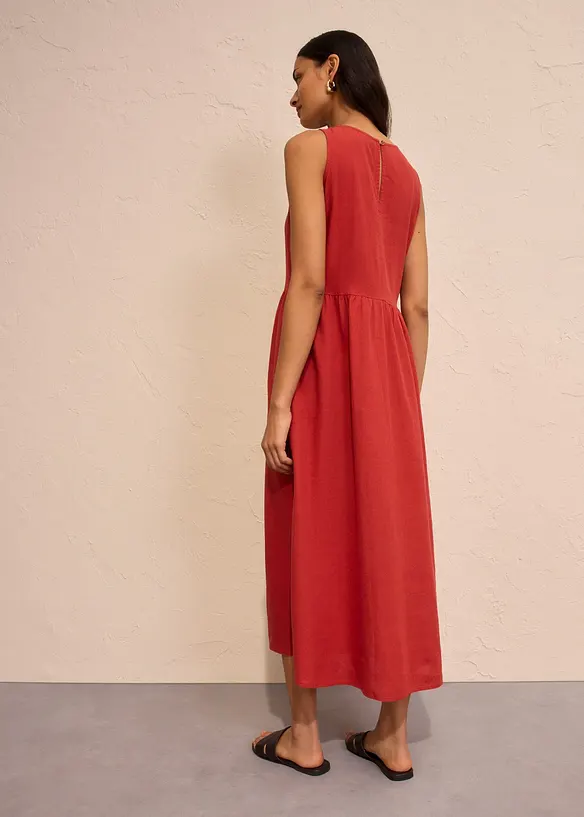 Maxikleid aus leichtem Leinen-Viskose-Mix in rot von hinten (Totalaufnahme) - bonprix
