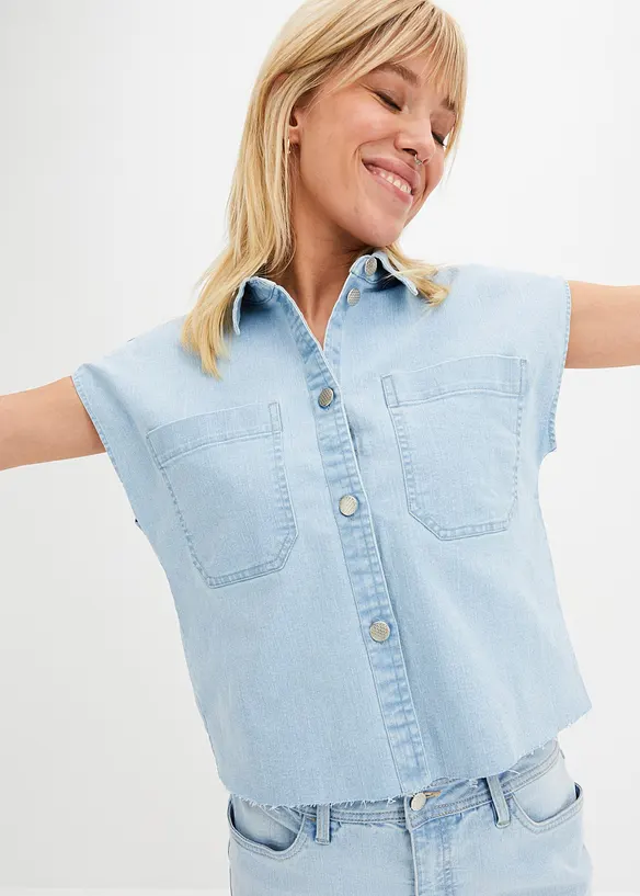 Kurze Boxy-Jeansbluse in blau von vorne (im Anschnitt) - bonprix