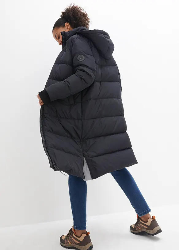 Daunenmantel mit recycelter Daune in schwarz von hinten (Totalaufnahme) - bonprix