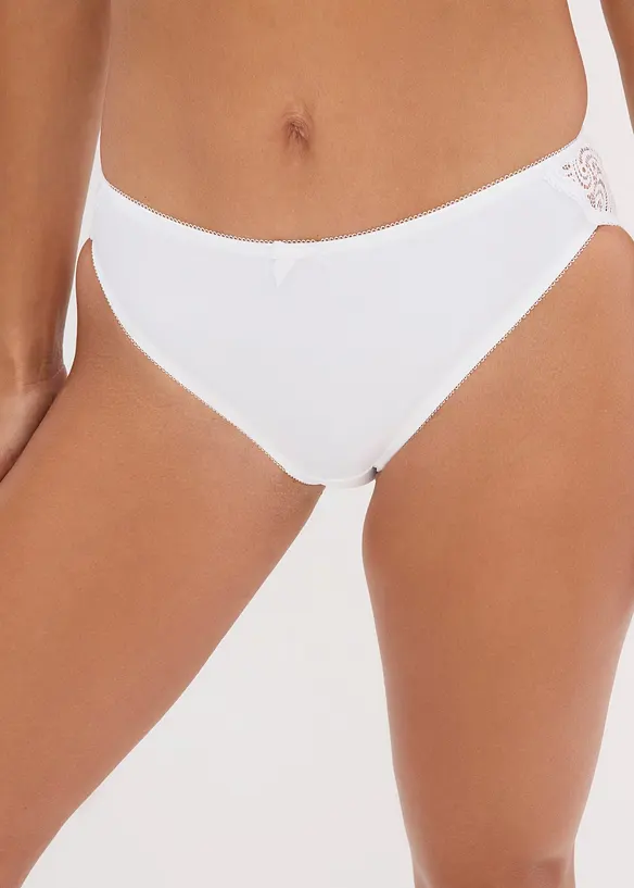Slip mit zarter Spitze in weiß von vorne - bonprix