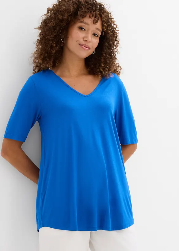 Longshirt aus softer Viskose in blau von vorne (im Anschnitt) - bonprix