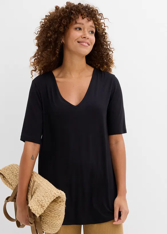 Longshirt aus softer Viskose in schwarz von vorne (im Anschnitt) - bonprix