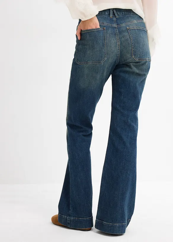 Flared-Jeans Mid Waist in blau von hinten - bonprix