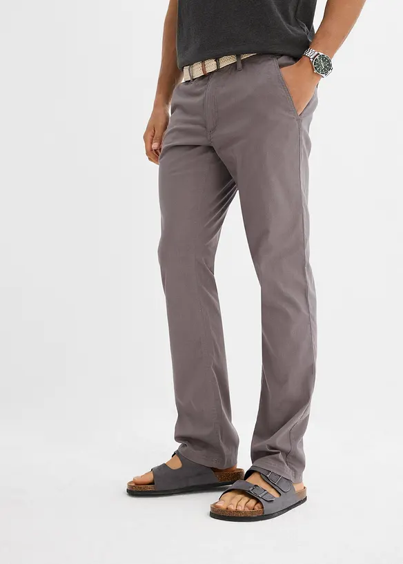 Regular Fit Chinohose mit Dehnbund und Gürtel, Straight in grau von vorne - bonprix