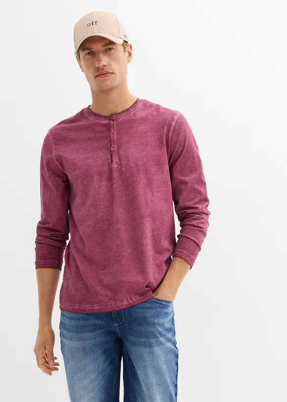 Henleyshirt, Langarm in gewaschener Optik aus reiner Bio-Baumwolle in rot von vorne (im Anschnitt) - bonprix