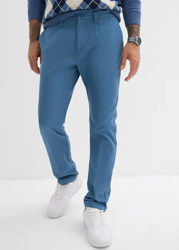 Regular-Fit Bundfaltenhose aus Baumwoll-Twill, Straight in blau von vorne - bonprix