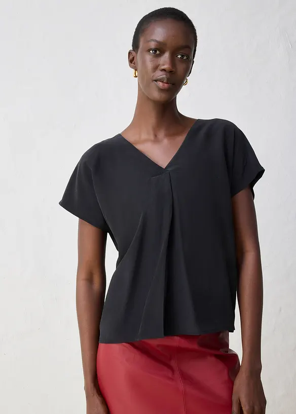 Shirt mit Seidenanteil und Webeinsatz in schwarz von vorne (im Anschnitt) - bonprix