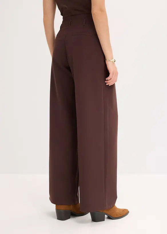 Bundfaltenhose mit Bequembund in braun von hinten - bonprix