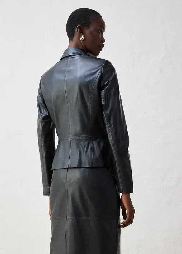 Kurzblazer aus Lammnappa in schwarz von hinten (im Anschnitt) - bonprix Kurzblazer aus Lammnappa in schwarz von hinten (im Anschnitt) - bonprix