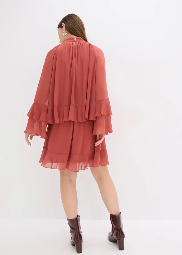 Chiffonkleid mit Volants in rot von hinten (Totalaufnahme) - bonprix