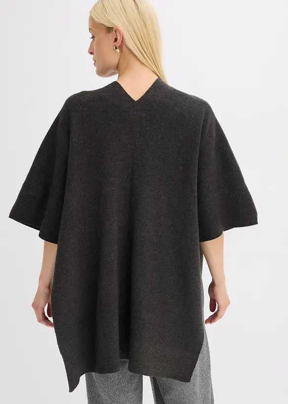 Oversize Strick-Cape in grau von hinten (im Anschnitt) - bonprix