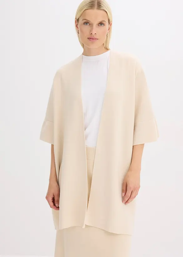 Oversize Strick-Cape in beige von vorne (im Anschnitt) - bonprix