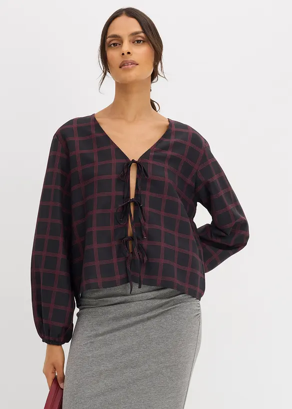 Weite Bluse aus softer Viskose in schwarz von vorne (im Anschnitt) - bonprix