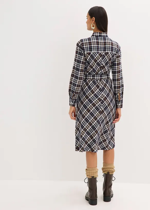 Hemdblusenkleid aus softem Flanell in weiß von hinten (Totalaufnahme) - bonprix